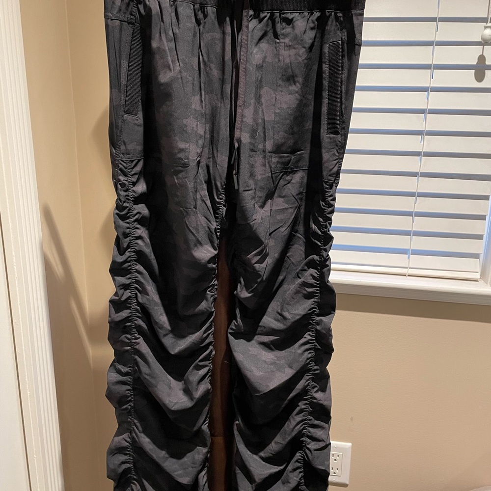 Women’s lightweight joggers.